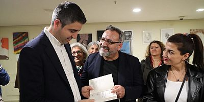 Gurbetçi Yazar Kenan Taşkesen, “Aşil Topuğu” Adlı Kitabını Okurları İçin İmzaladı