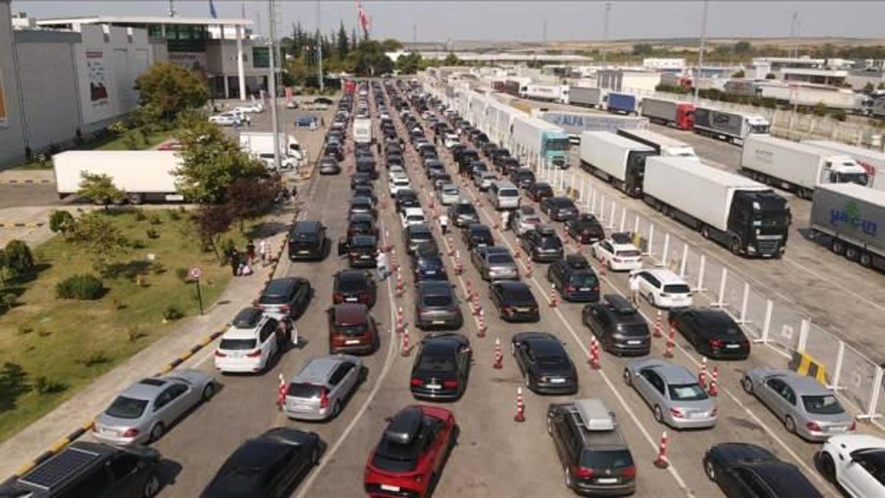 Gurbetçiler yaşadıkları ülkelere bagajları dolu dönüyor