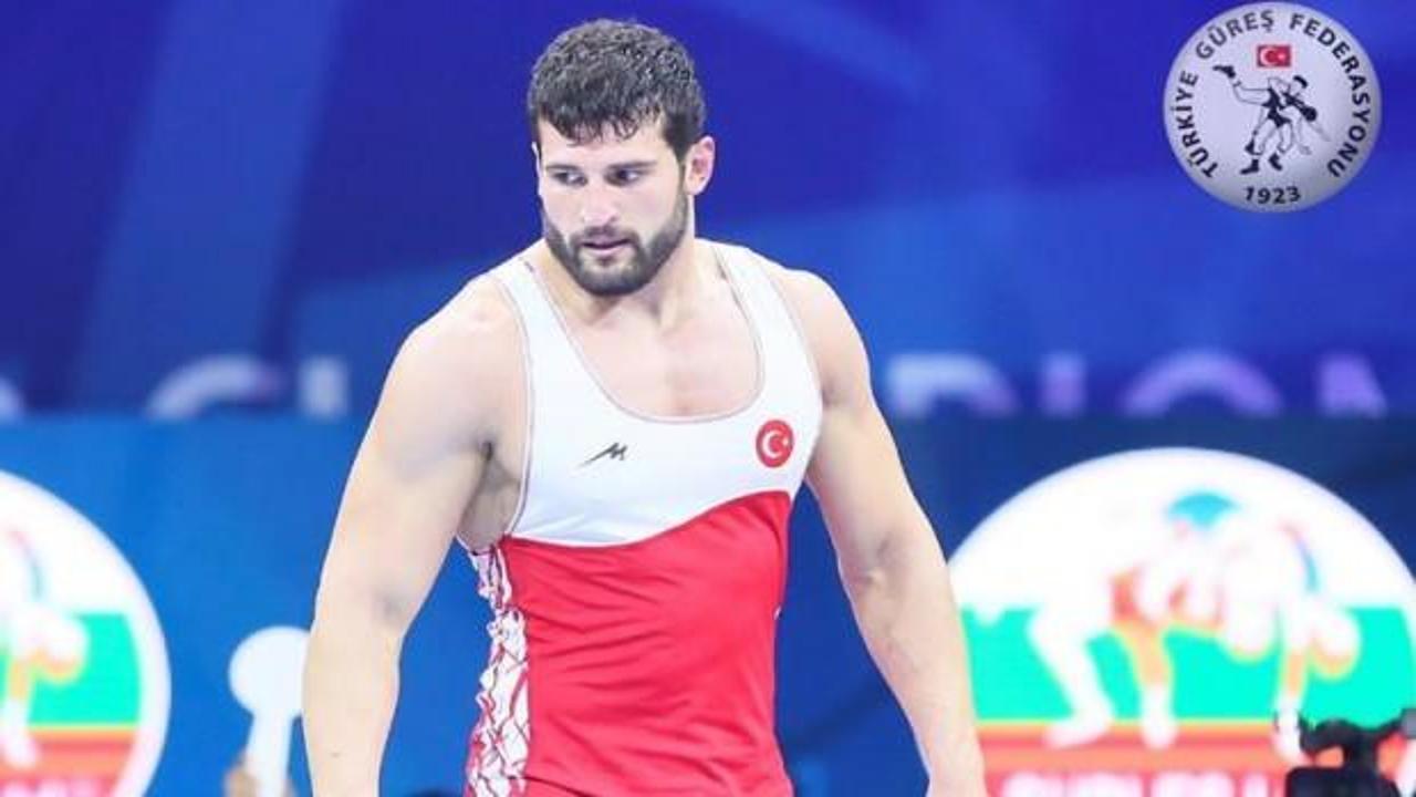 Güreşte milli sporculardan kötü haber
