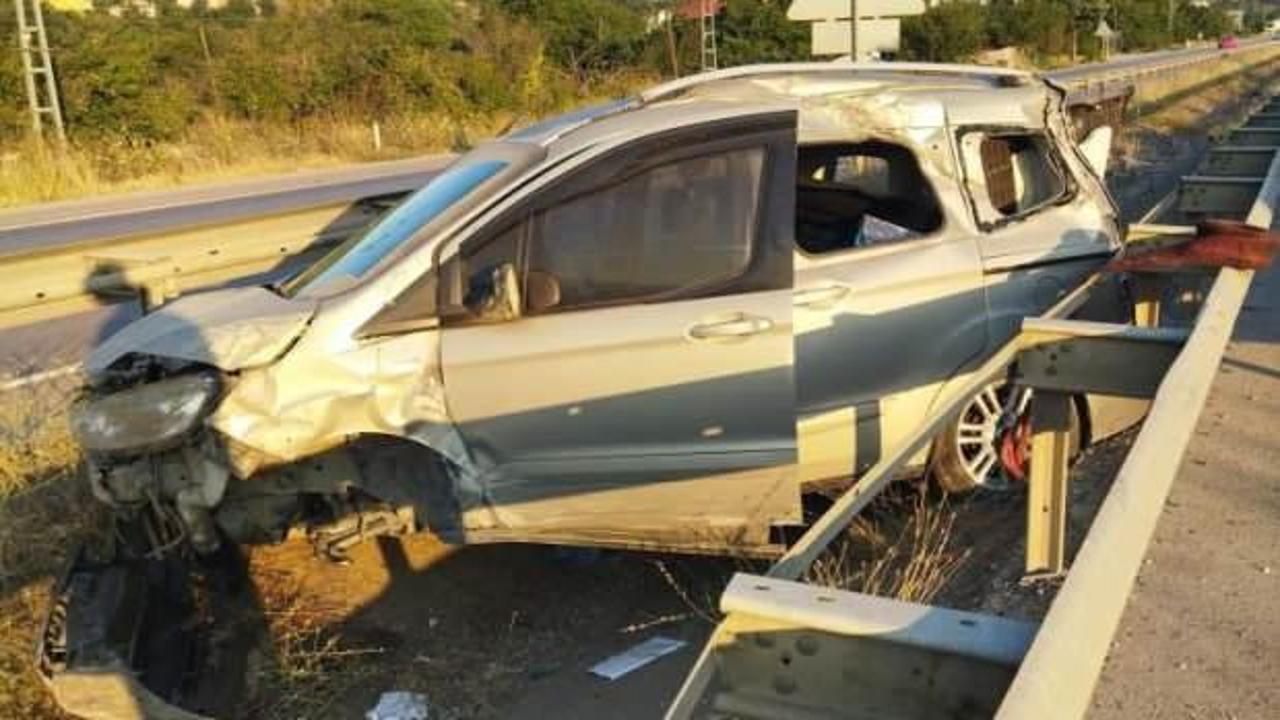 Hafif ticari araç bariyere çarpıp su kanalına girdi: 1 ölü, 2 yaralı
