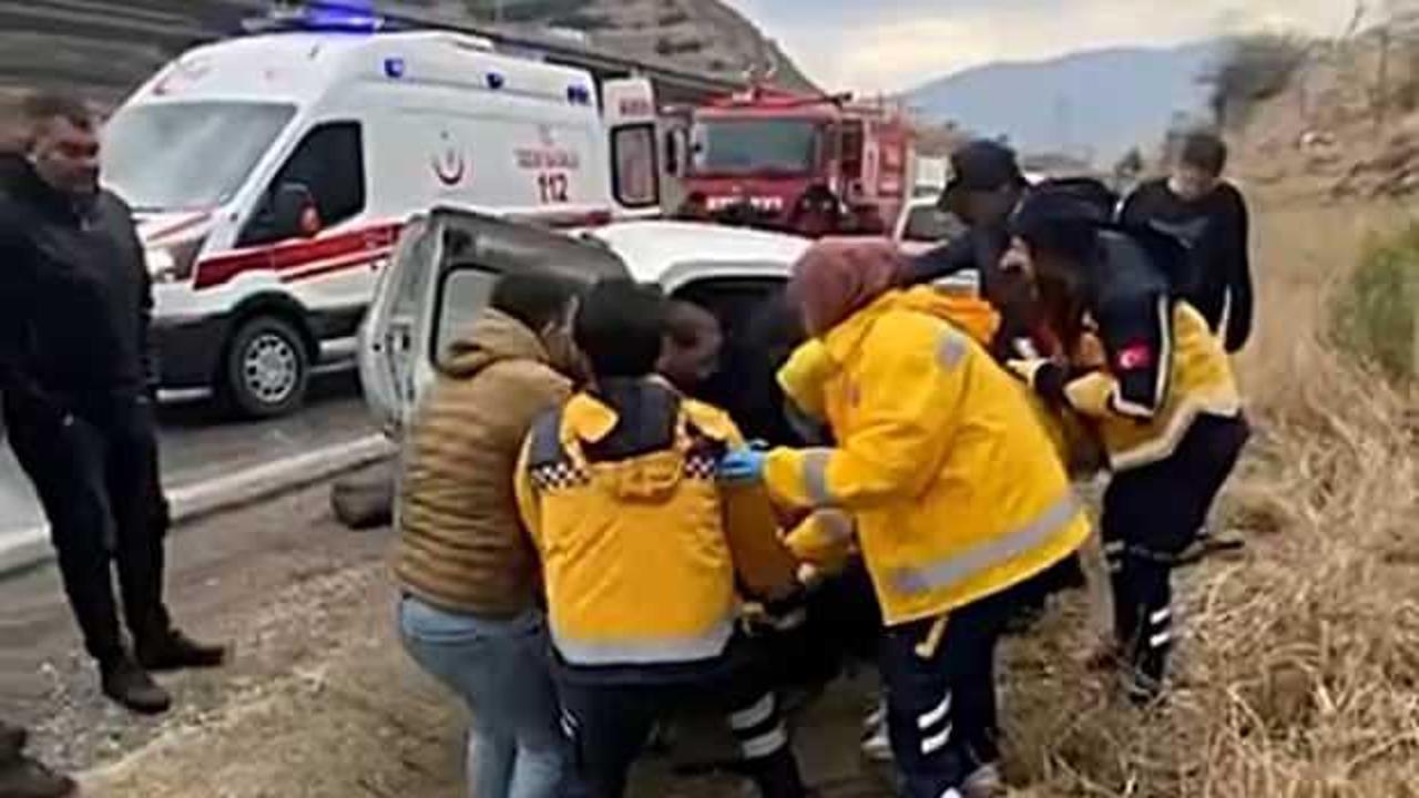 Hafif ticari araç ile TIR çarpıştı: 1 ölü, 3 yaralı!