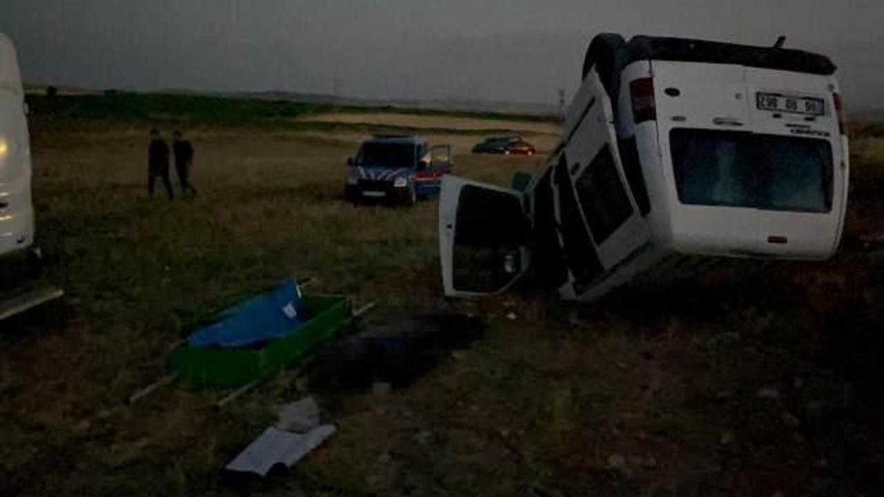 Hafif ticari araç şarampole devrildi: 1 ölü 3 yaralı