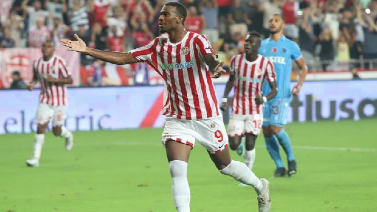 Haji Wright kaldığı yerden devam ediyor