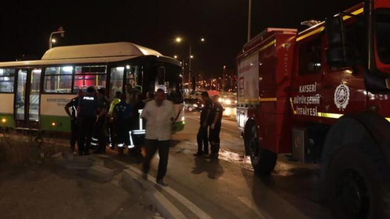 Halk otobüsünü kaçıran zihinsel engelli genç, ekipleri harekete geçirdi