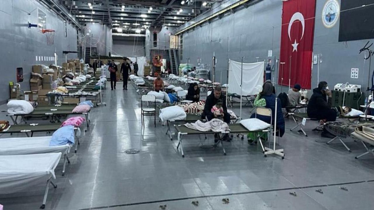 Hastaneye dönüştürülen 'TCG Bayraktar' gemisinde 20 ameliyat