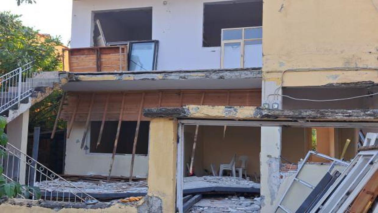 Hatay'da facia gibi olay: Hasarlı evin çöken balkonunun altında kalan 2 kişi öldü
