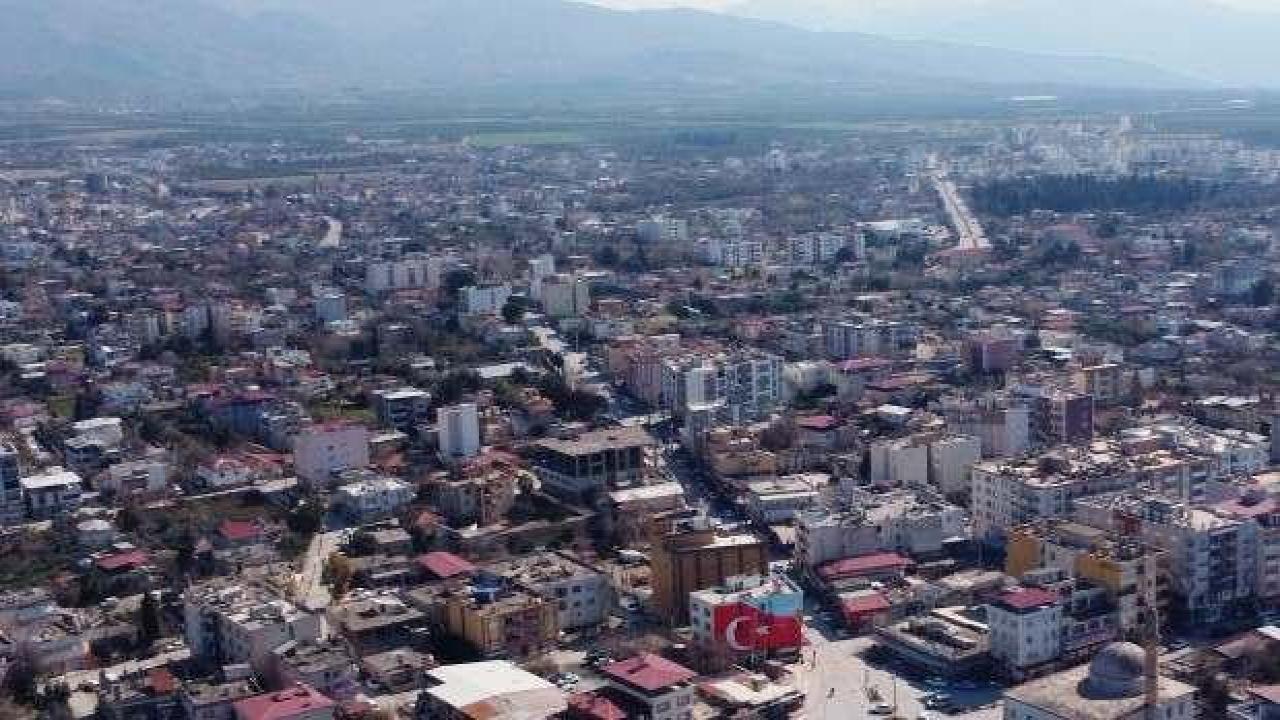 Hatay'ın yıkılmayan tek ilçesinde dikkat çeken ayrıntı! CHP geldi, kural delindi!