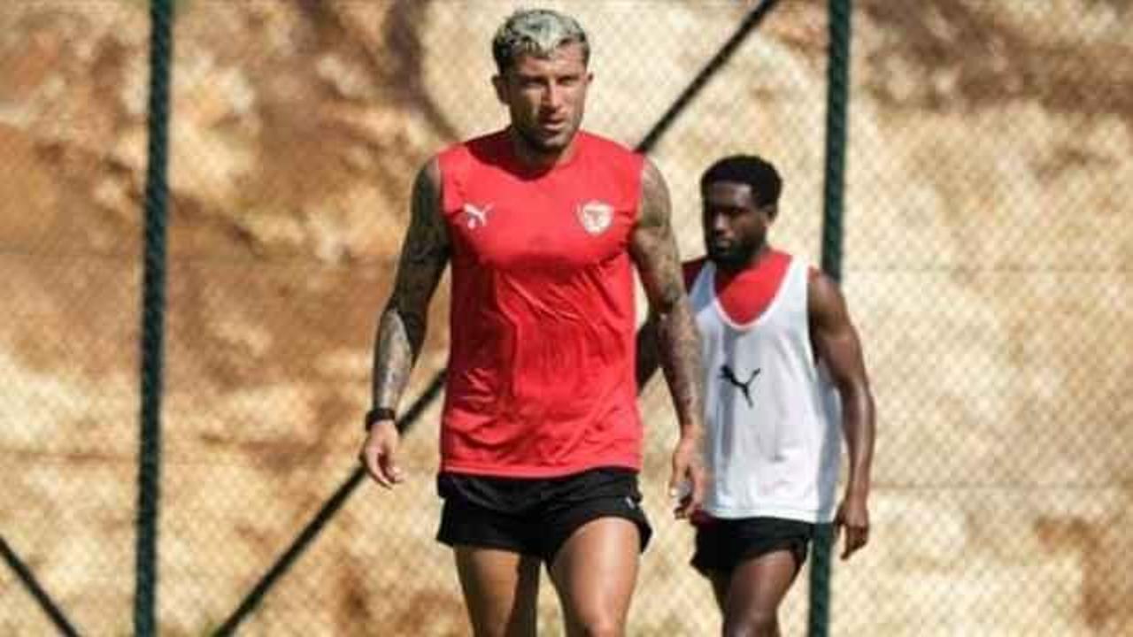 Hatayspor'un yeni transferi Calvo, sahaya indi