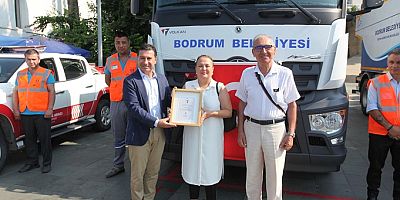 HAYIRSEVER VATANDAŞLARA PLAKETLERİ TAKDİM EDİLDİ