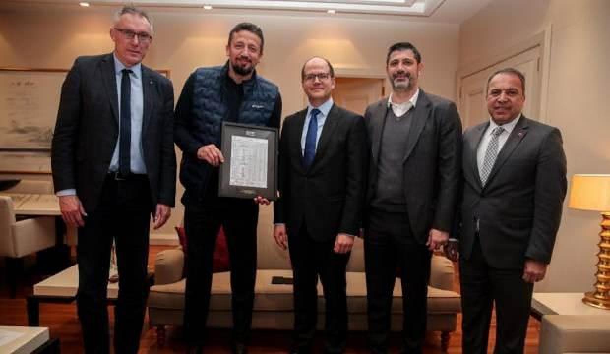Hidayet Türkoğlu, FIBA heyetiyle bir araya geldi