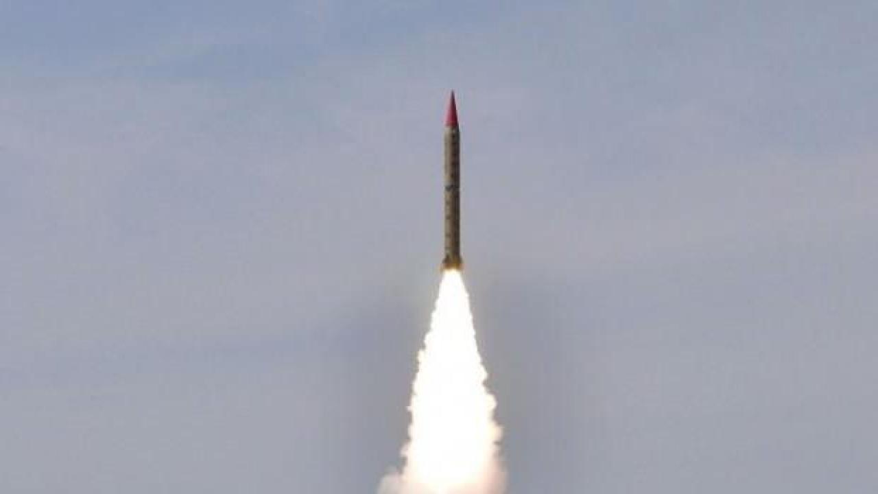 Hindistan 3 ordu yetkilisini görevden aldı: Pakistan'a füze atılmıştı