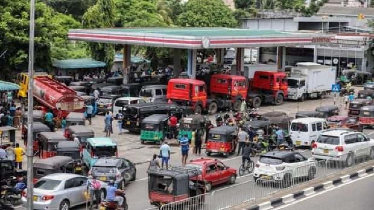 Hindistan, Sri Lanka’ya destek için 40 bin ton akaryakıt gönderdi
