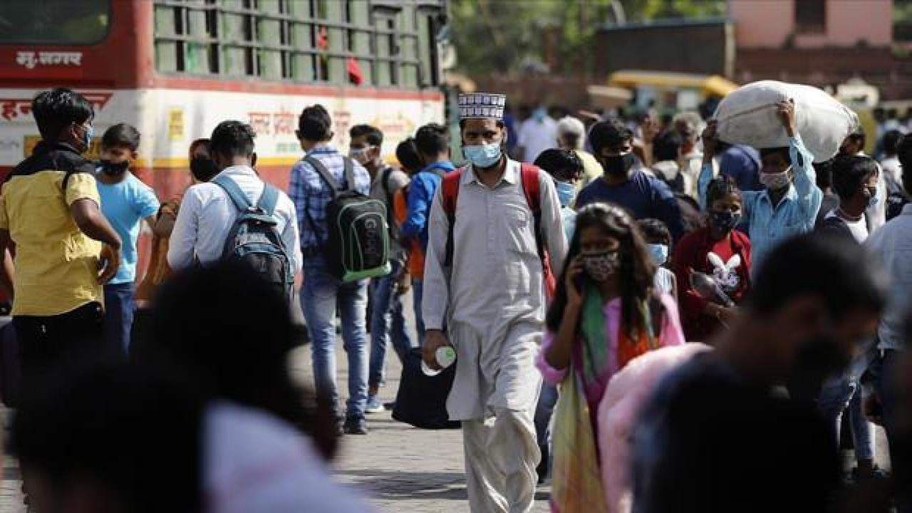 Hindistan'da sahte içki tüketen 20 kişi öldü