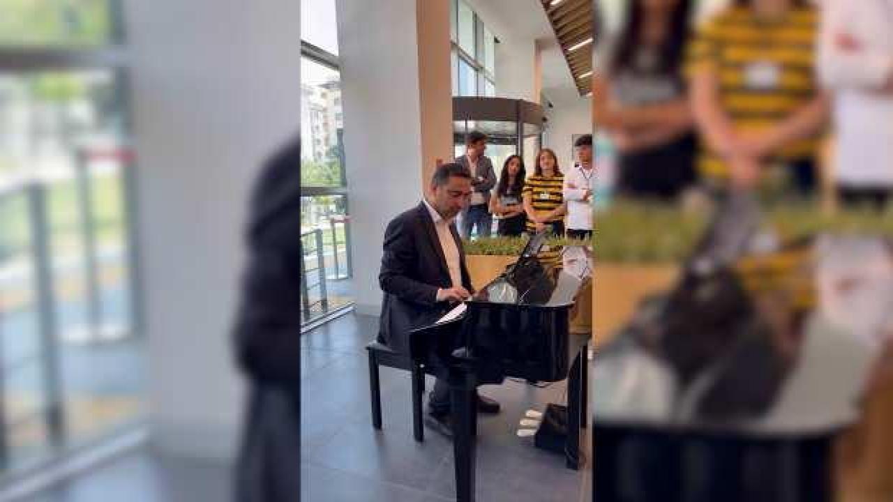HÜDA PAR yalan algıları yıktı geçti! Piyano ile kendi bestesini çaldı