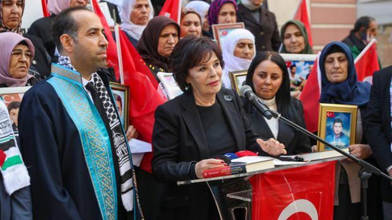 Hülya Koçyiğit’ten evlat nöbetindeki ailelere ziyaret