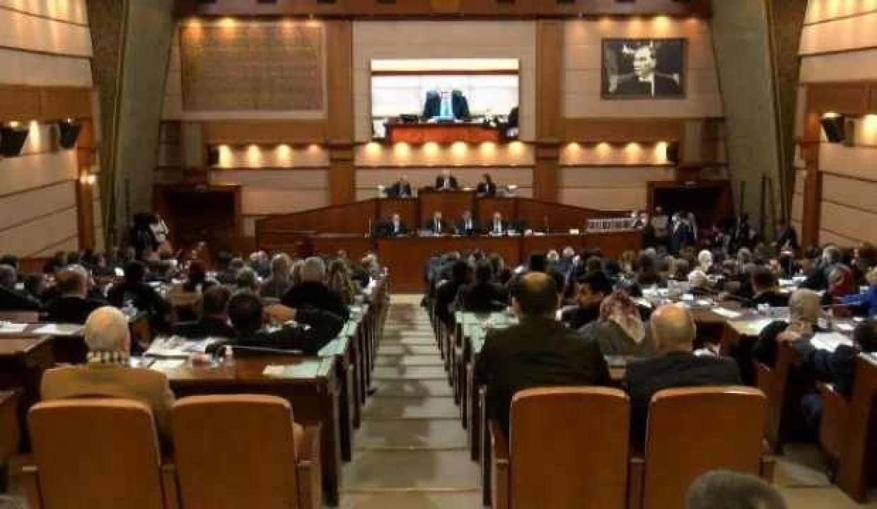 İBB Meclisi'nde öğrenci kartı zammı gerilimi