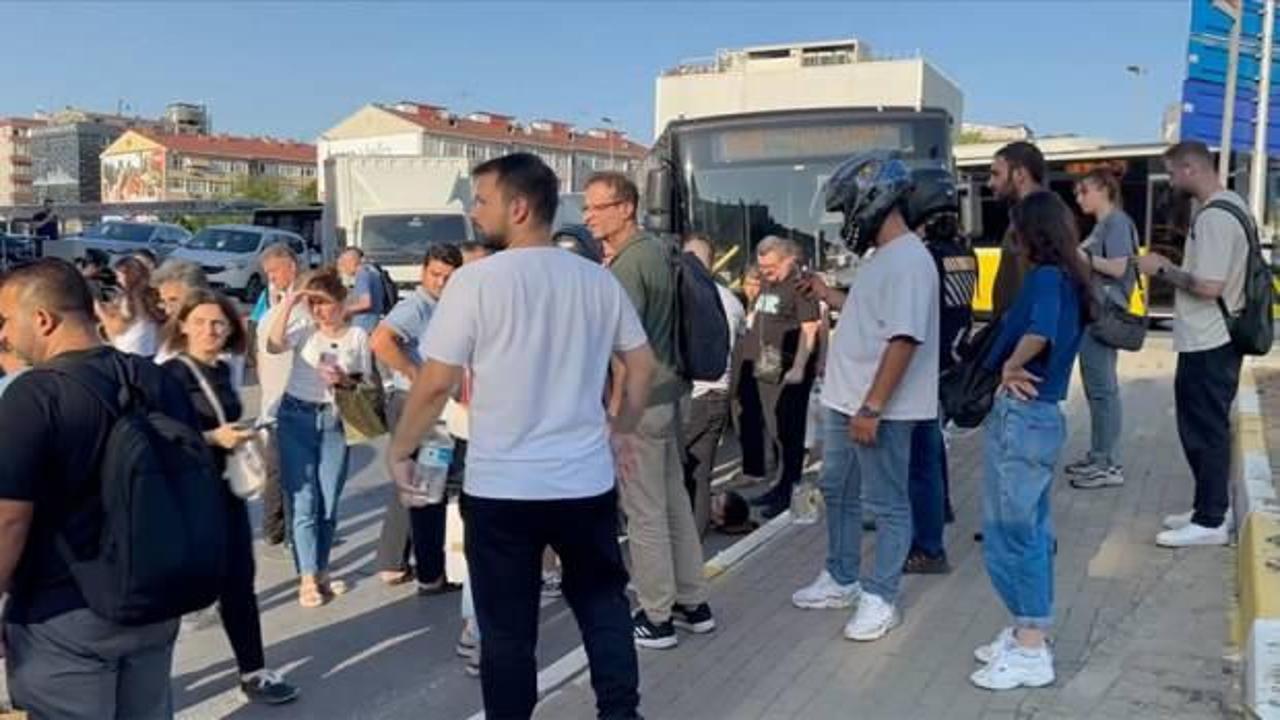 İETT otobüsüyle çarpışan motosikletin sürücüsü yaralandı