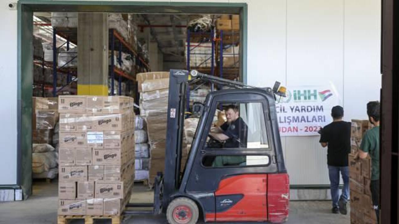 İHH’dan Sudan’a 15 konteynerlik yardım malzemesi