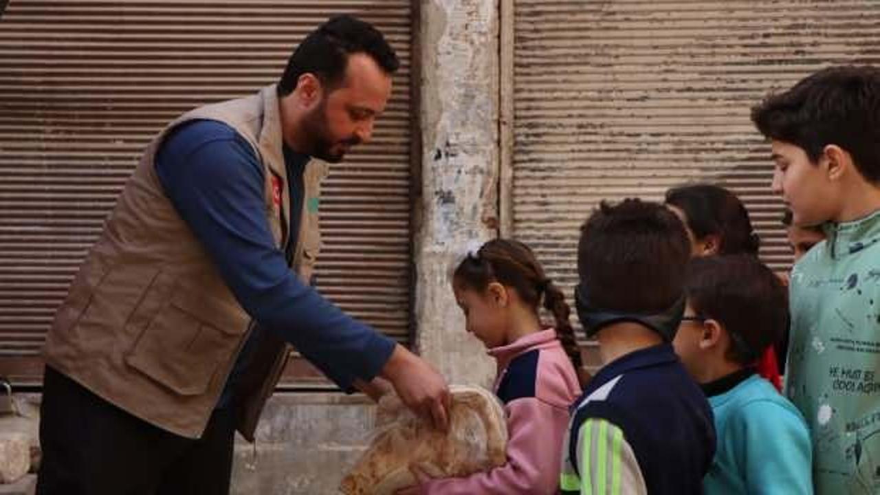 İHH'dan Suriye’ye 60 TIR dolusu insani yardım malzemesi
