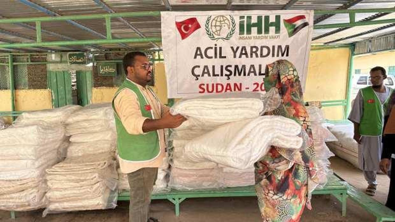 İHH'nın Sudan’a gönderdiği yardımlar dağıtılıyor