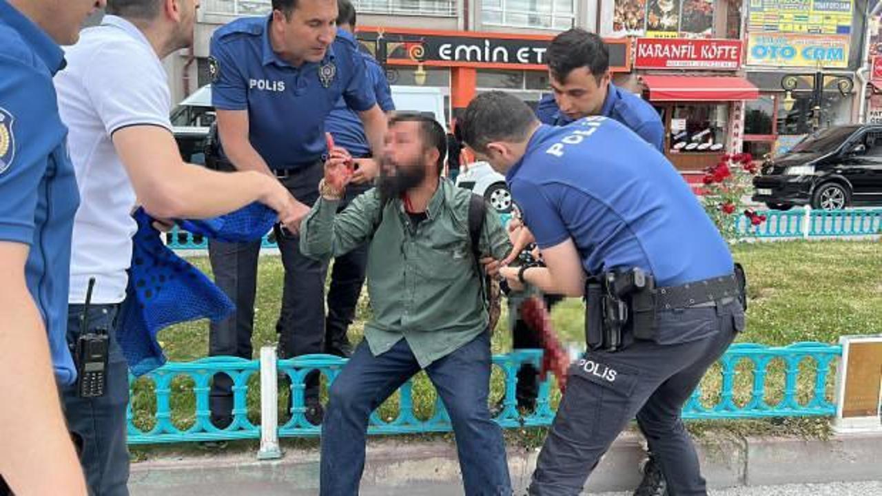 İki çocuğunu dilendiren baba, polise bıçak çekti, ardından kendini yaraladı