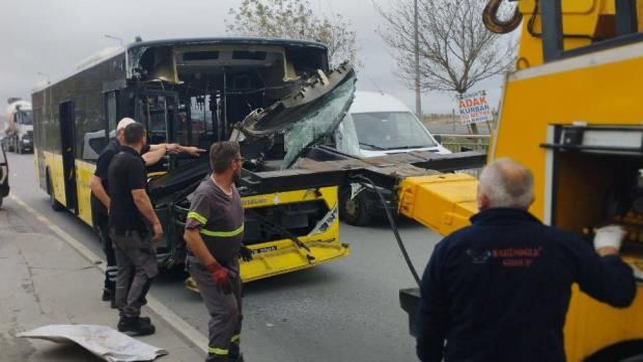 İki İETT otobüsü kafa kafaya çarpıştı! Biri çocuk 2 yolcu yaralandı
