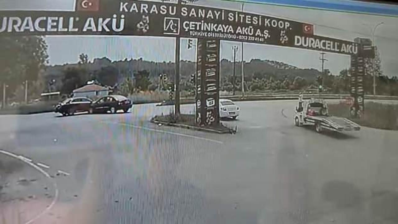 İki otomobil kafa kafaya çarpıştı: Yaralılar var!