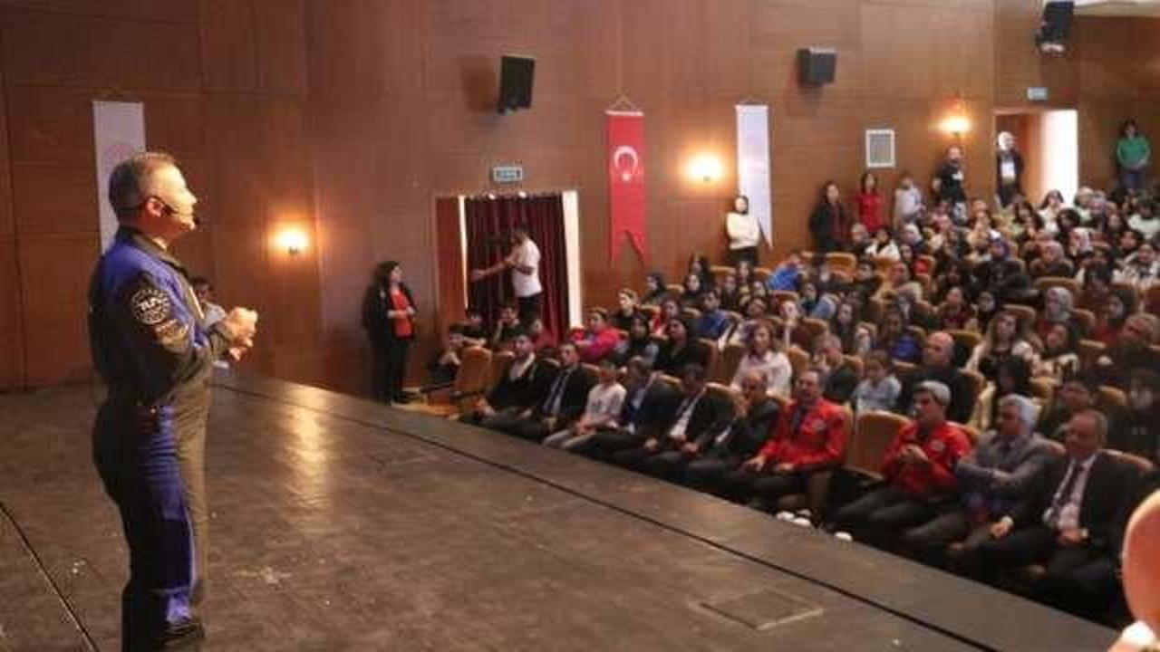İlk Türk astronot Alper Gezeravcı Malatya'da öğrencilerle bir araya geldi!