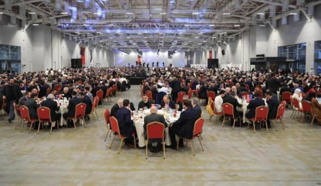İmamoğlu ve Karamollaoğlu Saadet Partisi'nin iftarında buluştu