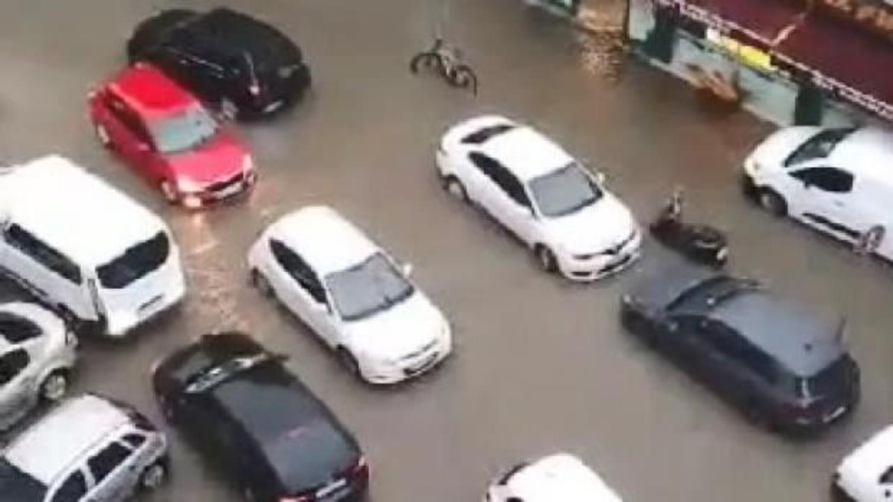 İnegöl’de sağanak: Ev ve iş yerlerini su bastı, yollar göle döndü