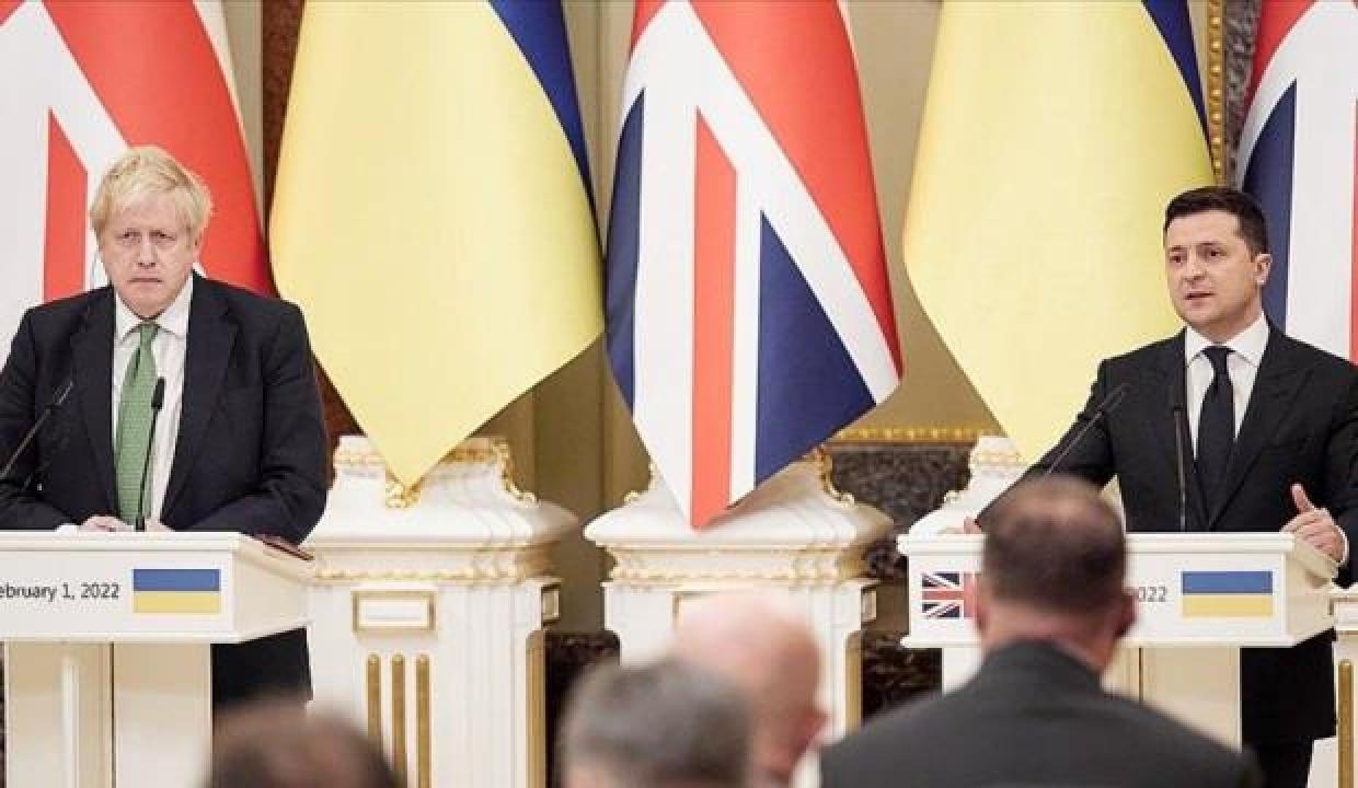 İngiltere Başbakanı Johnson ile Ukrayna Devlet Başkanı Zelenskiy telefonda görüştü