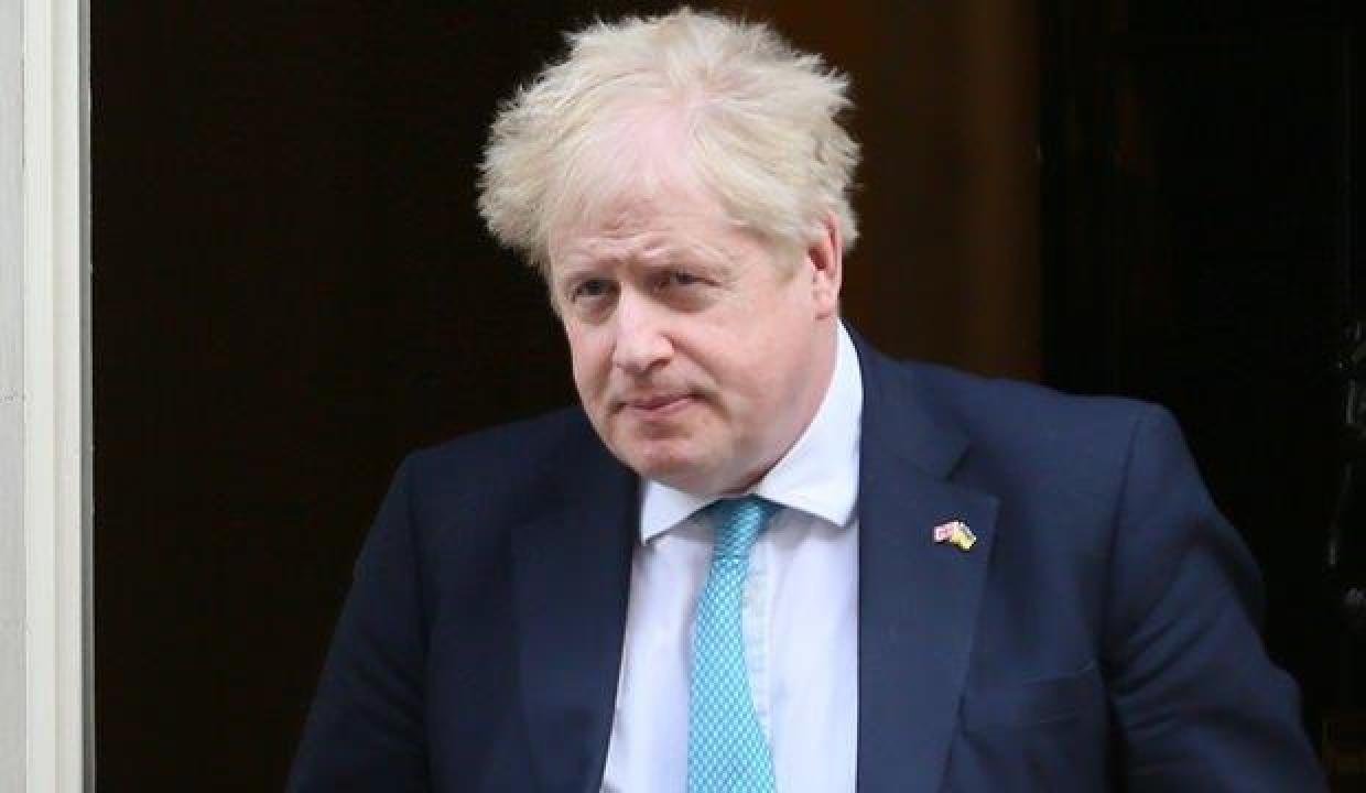 İngiltere Başbakanı Johnson'a şok: Konutu önünde protesto