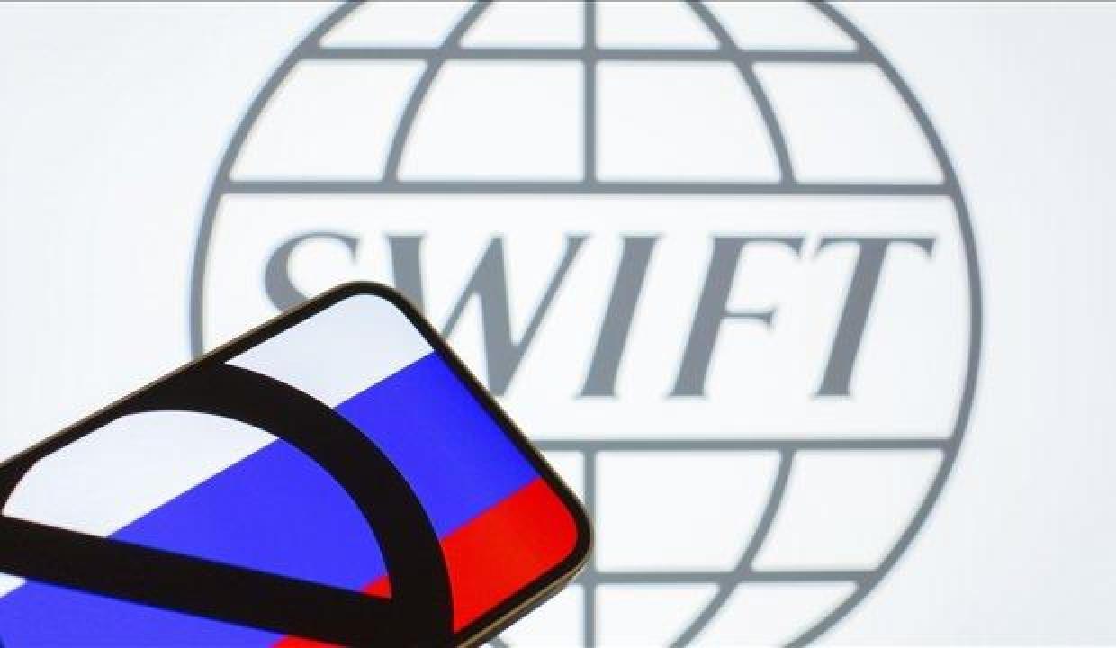 İngiltere: Hiçbir Rus bankasının SWIFT'e erişimi olmadığından emin olmalıyız