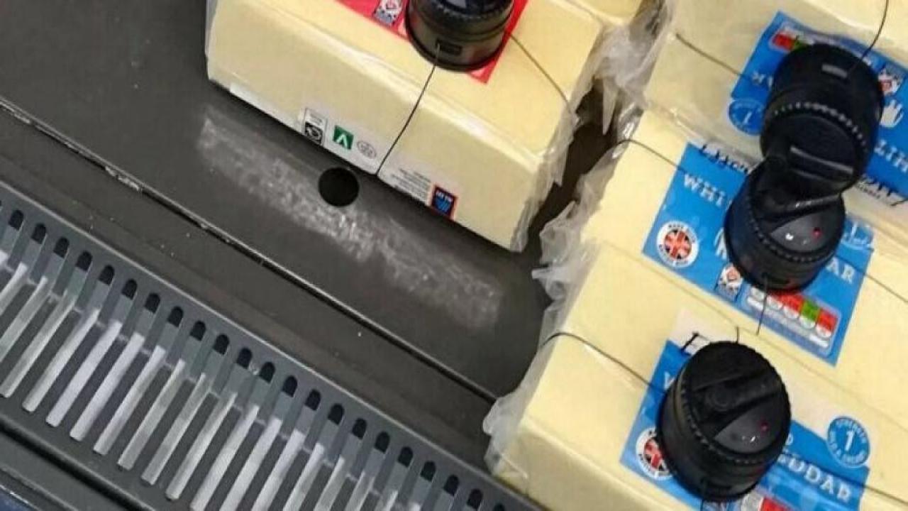 İngiltere'de et ve peynirleri saklamaya başladı