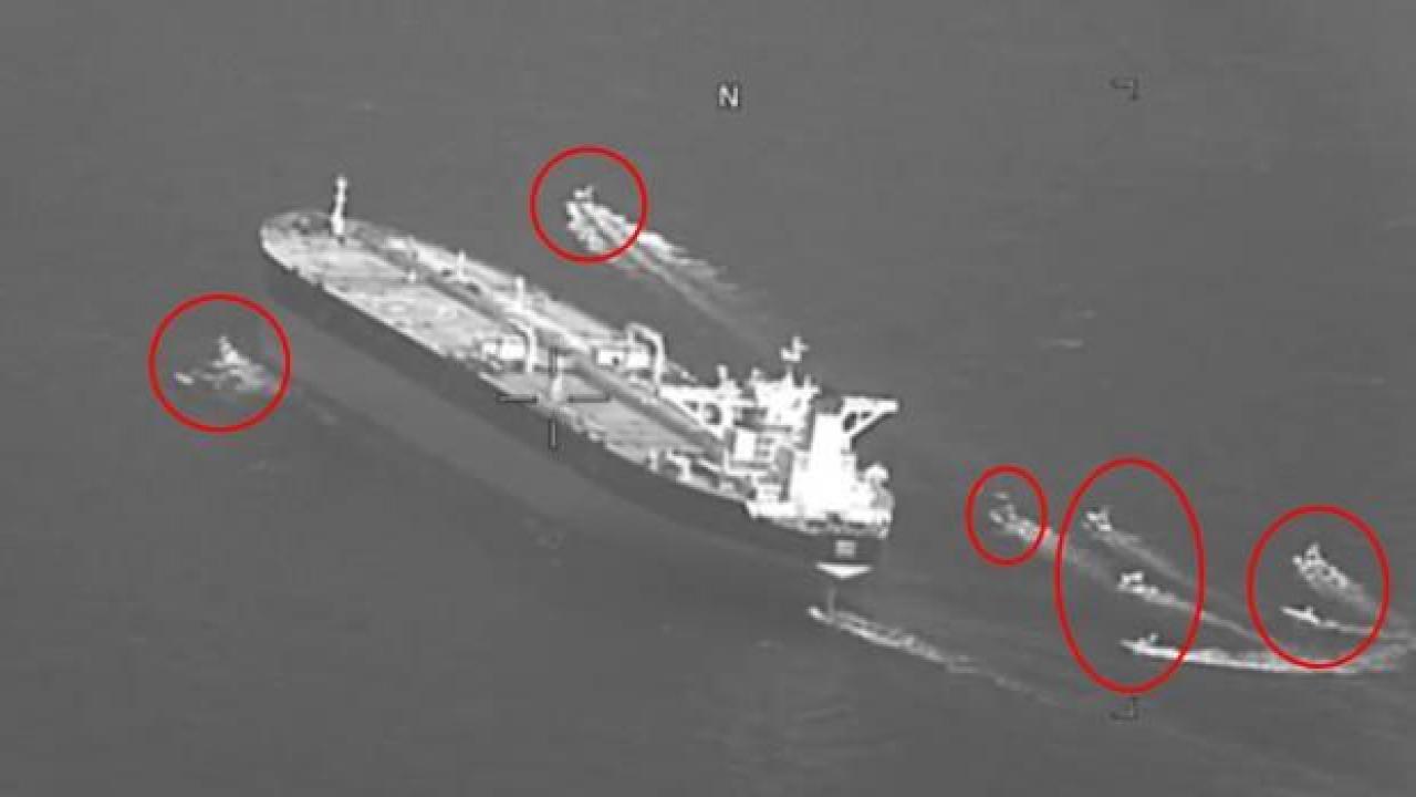 İran, Hürmüz Boğazı'nda petrol tankerine el koydu