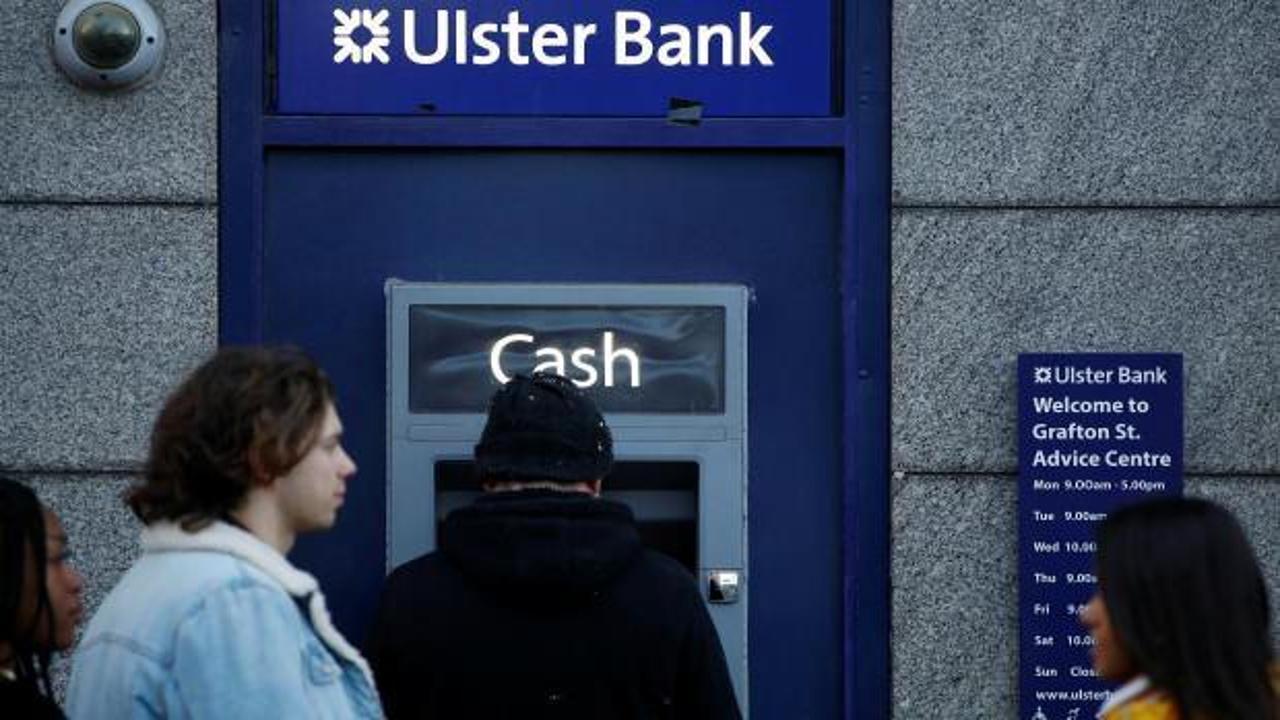 İrlanda'da fazla para veren ATM'lerde kuyruk oluştu