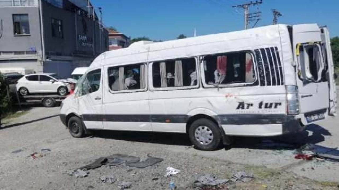 İşçi servisi ile otomobil çarpıştı: Çok sayıda yaralı
