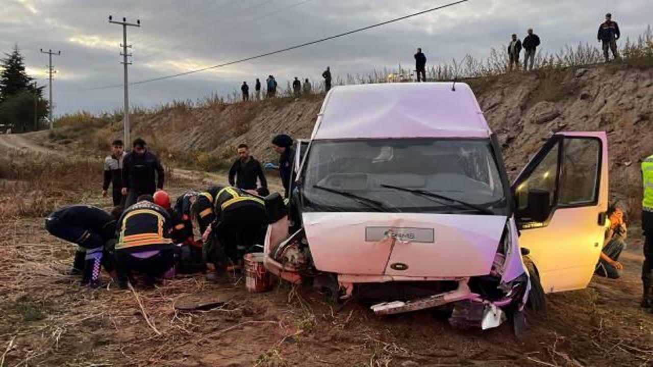 İşçi servisi şarampole devrildi: 5 yaralı