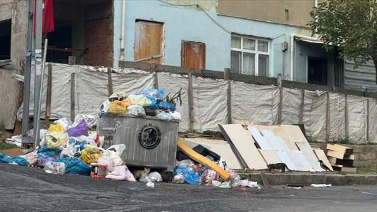 İşçiler ile belediyenin anlaştığı Kartal'da ara sokaklarda çöpler halen toplanmadı