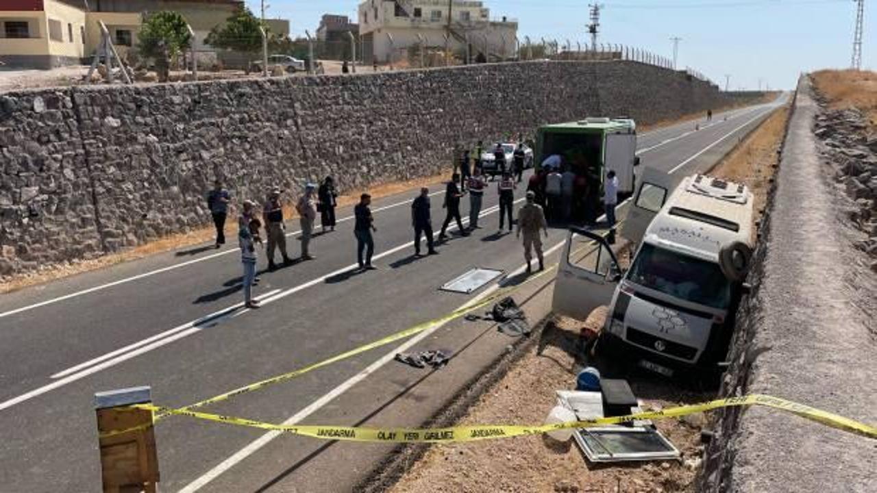 İşçileri taşıyan minibüs kaza yaptı: Ölü ve yaralılar var!