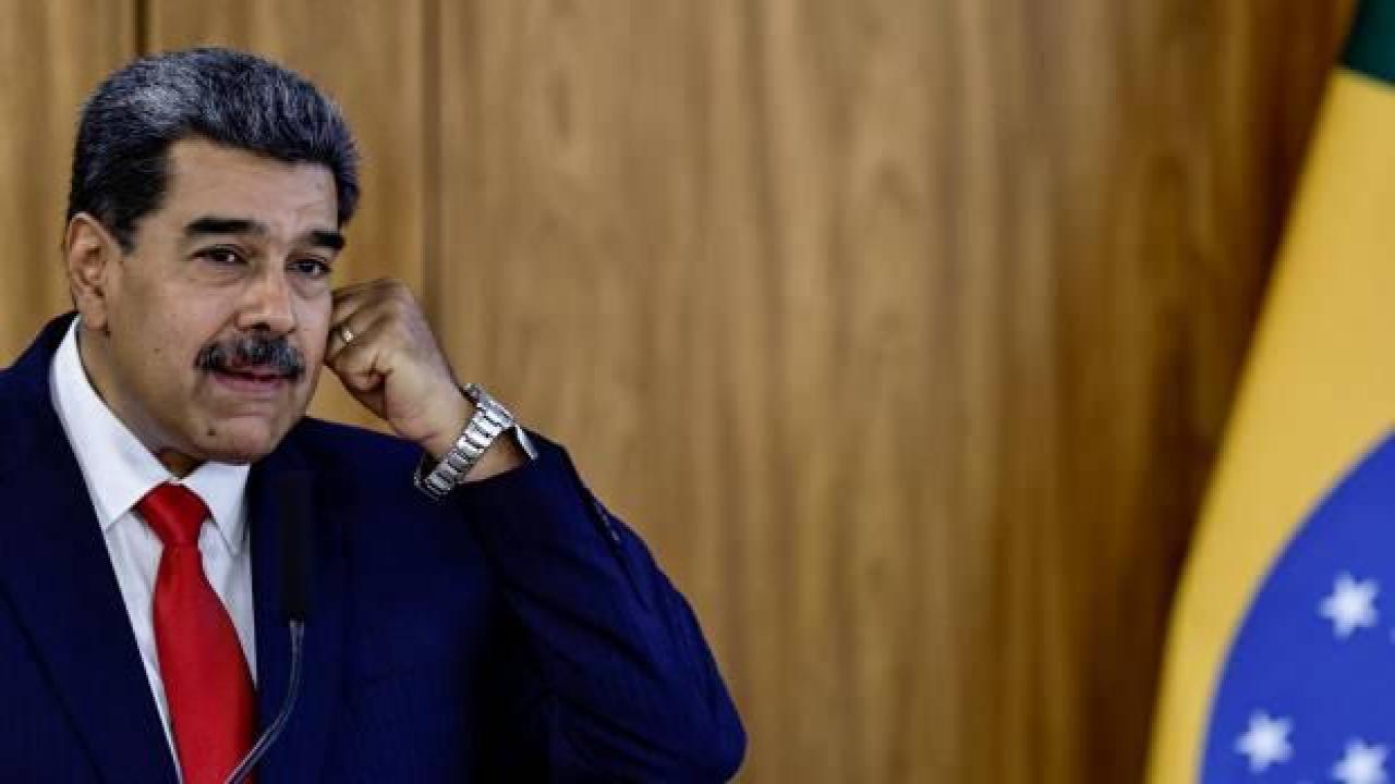 İspanyol basını Maduro'nun duaya eşlik etmesini böyle gördü: Sonunda Müslüman mı oldu?