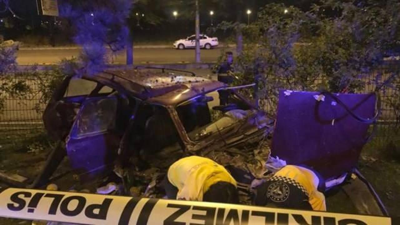 Isparta'da refüje çarpan otomobildeki 1 kişi öldü, 2 kişi yaralandı