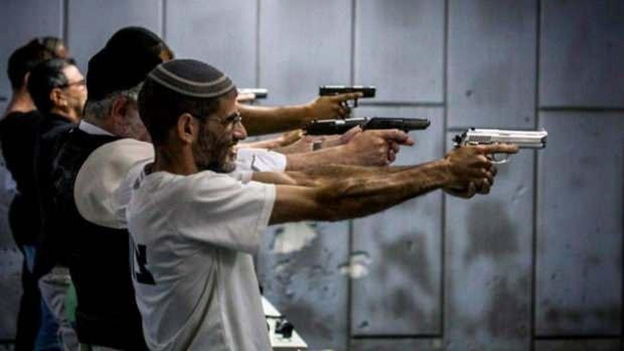İsrail halkına 120 binden fazla silah dağıtıldı