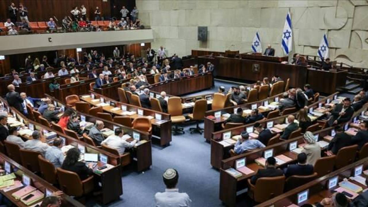 İsrail meclisi, soykırımı eleştirenlerin vekilliğinin düşürülmesi önergesini onayladı