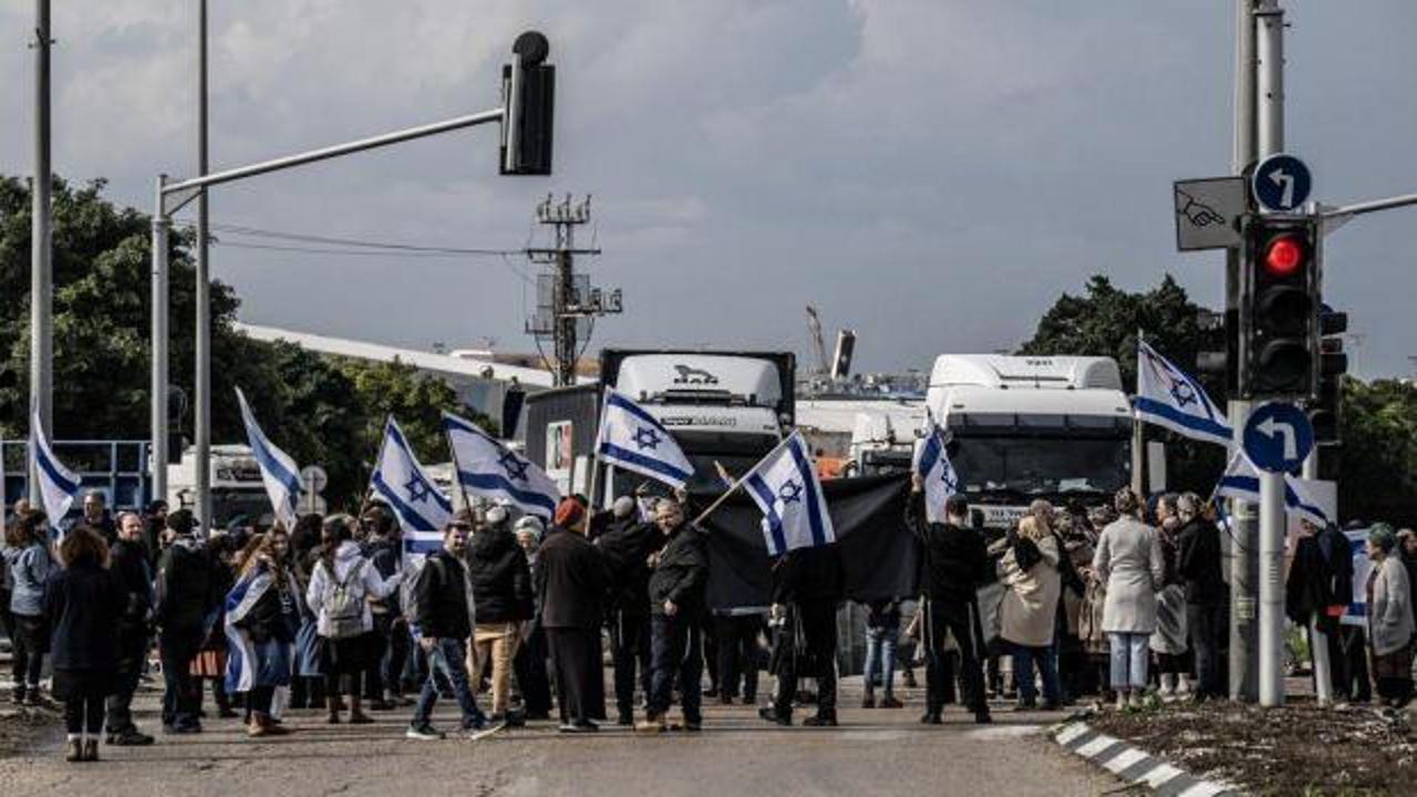 İsrail'de aşırı sağcı gruplar Gazze'ye giden insani yardım tırlarını tekrar durdurdu