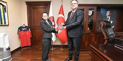 İstanbul Anadolu Adalet Sarayında görevli engelli memur'un şiir kitabı 