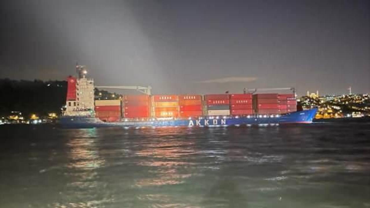 İstanbul Boğazı'nda deniz trafiği askıya alındı
