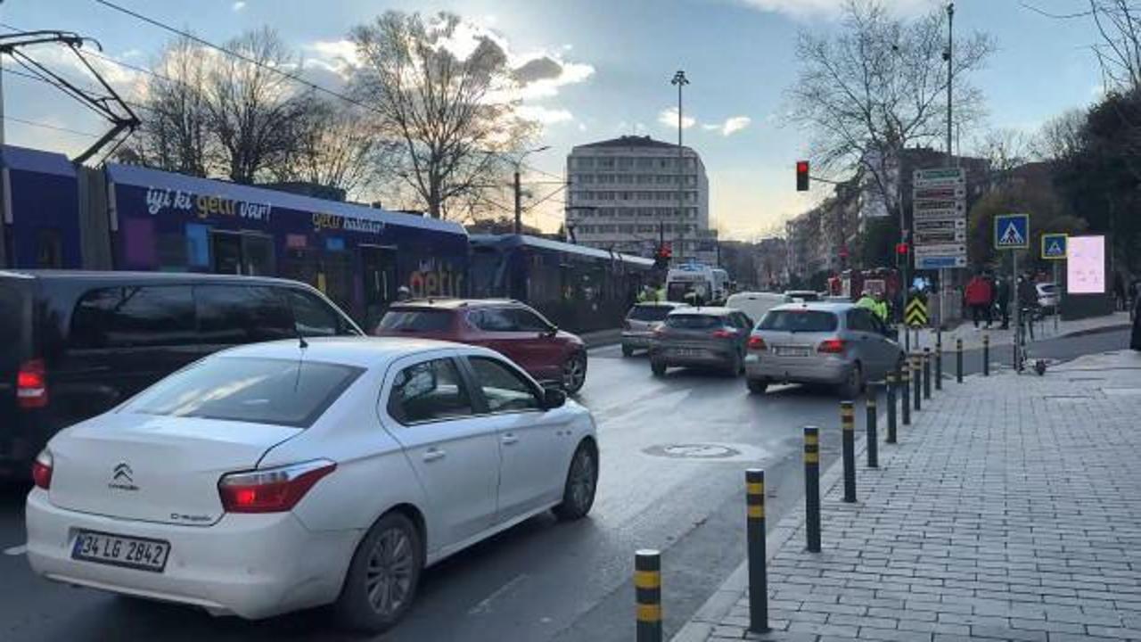 İstanbul Tophane'de bir kişi tramvayın altında kaldı!