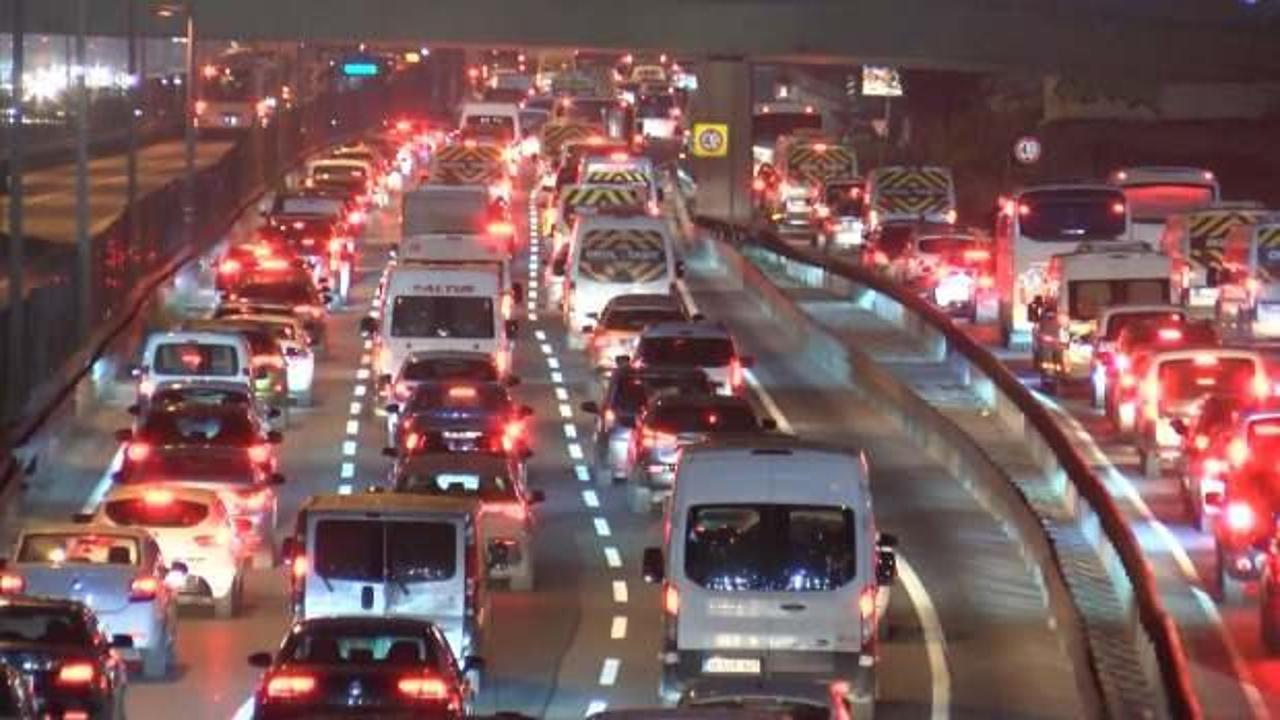 İstanbul'da ara tatil sonrası trafik yoğunluğu!