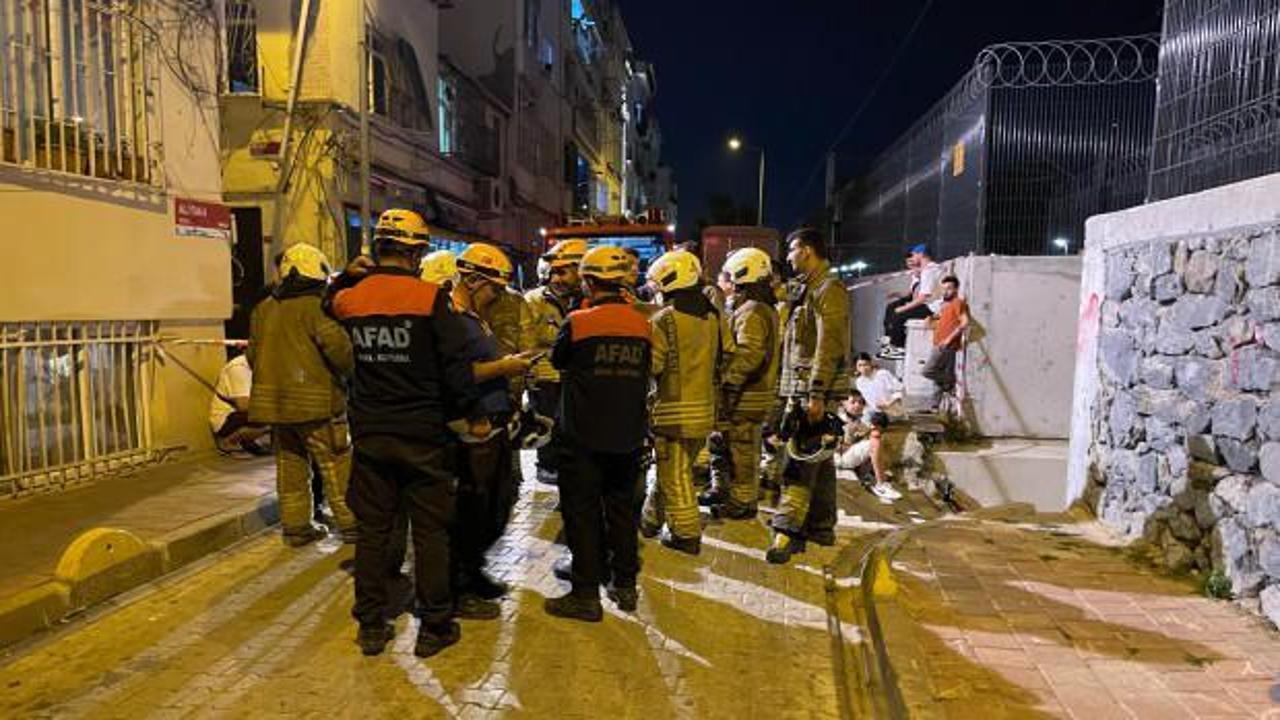 İstanbul'da bina çöktü! 4. kattaki genç kız alt kata düştü
